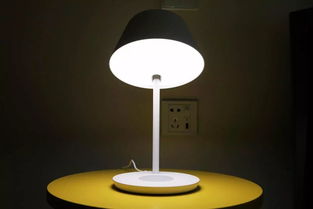 照明充電兩不誤 Yeelight星辰臺燈Pro體驗